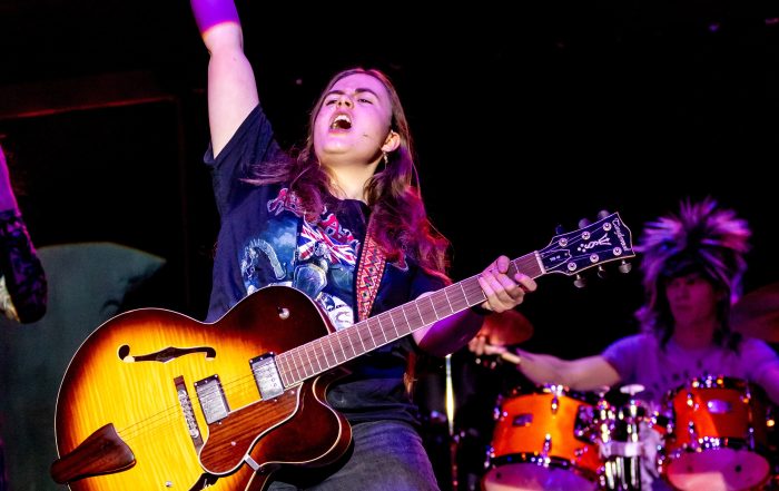 Eva S plays Dewey Finn in School of Rock